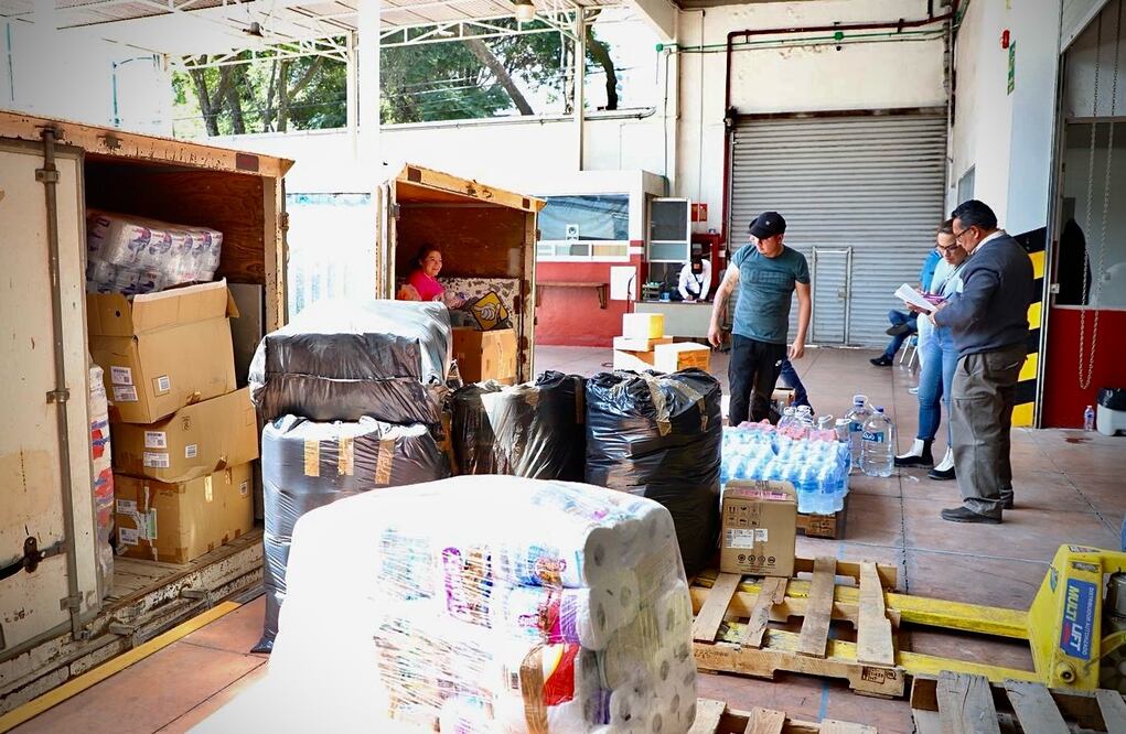 Insumos como alimentos no perecederos, comida para mascotas y artículos de limpieza e higiene personal, se llevaron al almacén central de la ciudad de México, para posteriormente ser distribuidos en las zonas afectadas I Foto: gobierno de Hidalgo