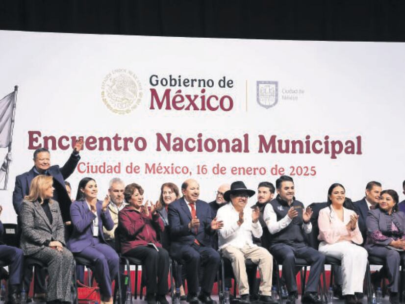 El gobernador de Hidalgo, Julio Menchaca Salazar, acompañó a la presidenta de México I Foto: Especial