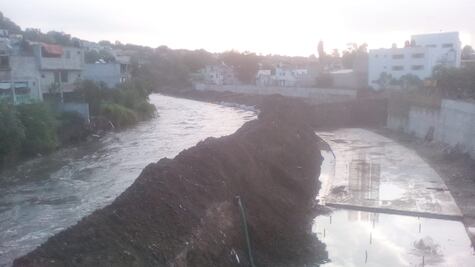 Tula en semáforo naranja por crecida del río