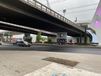 Glorieta 24 horas: el peligro diario de cruzar a pie en Pachuca