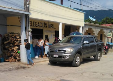 Funcionarios municipales de Yahualica retenidos por padres de familia; liberados tras pagar multa
