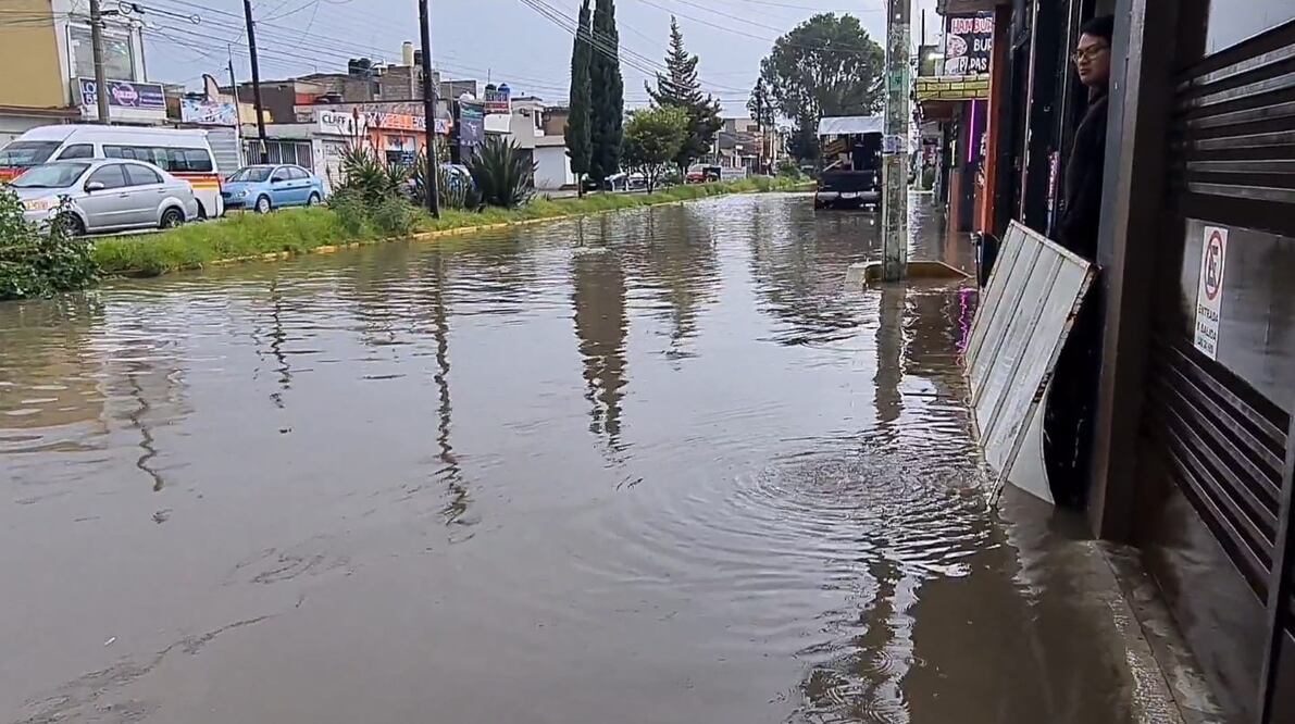 Las torrenciales lluvias provocaron que de nuevo se sobrepasara la capacidad de almacenamiento de esta infraestructura hídrica, ocasionando inundaciones en locales y viviendas  I Foto: Giovanni Flores