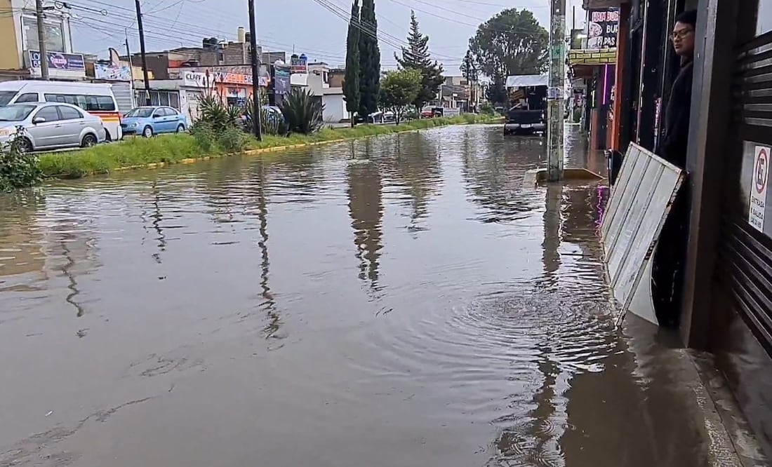 Las torrenciales lluvias provocaron que de nuevo se sobrepasara la capacidad de almacenamiento de esta infraestructura hídrica, ocasionando inundaciones en locales y viviendas I Foto: Giovanni Flores