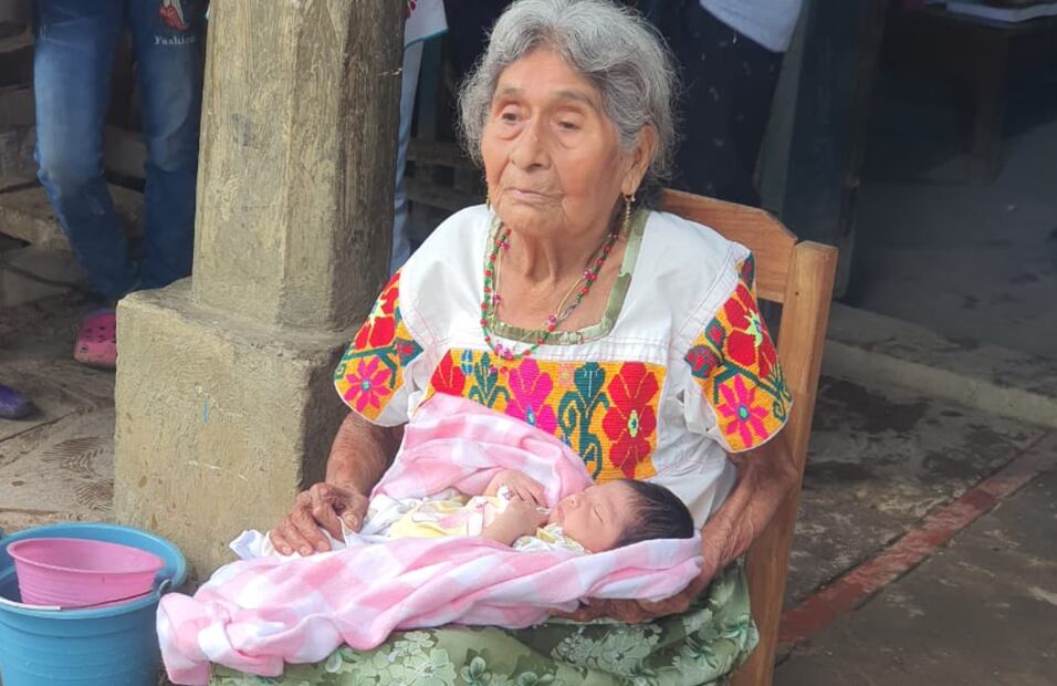 En la Huasteca Hidalguense, el 90 por ciento de las mujeres indígenas en estado de gestación hacen uso de las parteras tradicionales I Foto: Especial