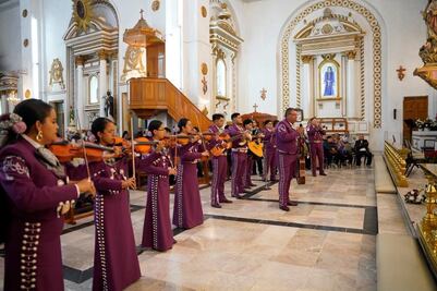 Fieles católicos celebran a San Francisco de Asís en Pachuca con tradicionales mañanitas