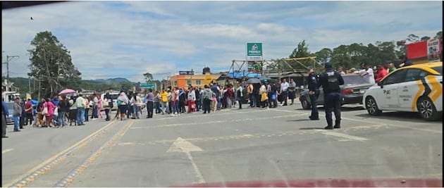 Justicia para las estudiantes: Bloqueo carretero incomunica a la Huasteca y la Sierra