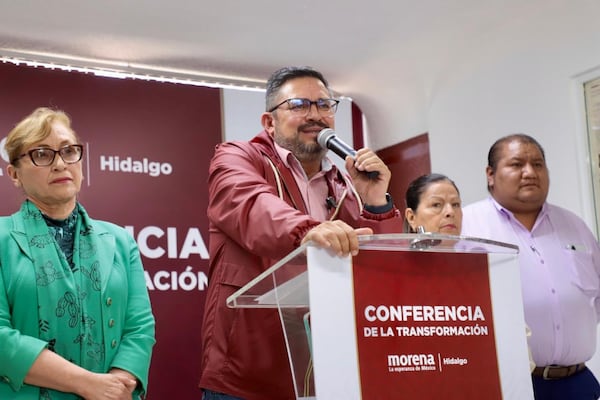 Morena revisará salarios altos de alcaldes y regidores de Hidalgo; advierte posibles sanciones