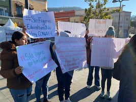 Educadora de Conafe camina hasta 40 minutos en Hidalgo para llegar a comunidad