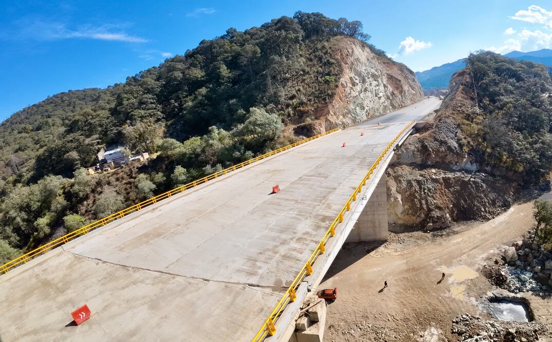 La SICT tiene prevista la conclusión de la obra el 28 de febrero, cuyo costo estimado actualizado es de 6 mil 72 millones 17 mil 900 pesos.