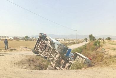 Vuelca una pipa de gas en bulevar Las Torres