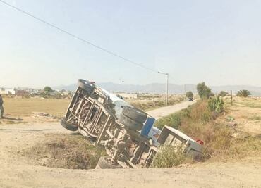 Vuelca una pipa de gas en bulevar Las Torres