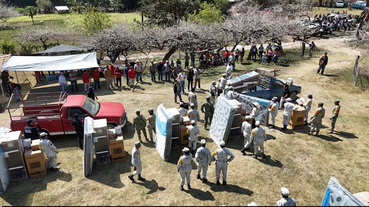 Continúa la entreta de enseres domésticos a las personas afectadas por las lluvias en Hidalgo I Foto: Especial