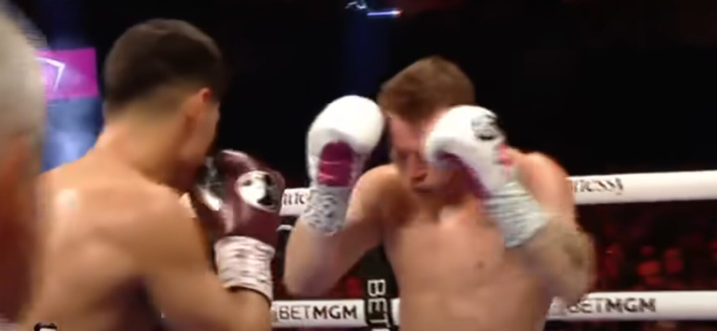 El 7 de mayo del 2022 la misma ciudad de Las Vegas fue testigo de la segunda y última pelea que Saúl Álvarez perdió. La T-Mobile Arena fue sede del combate entre el mexicano y el ruso Dmitry Bivol Foto: Toma de video