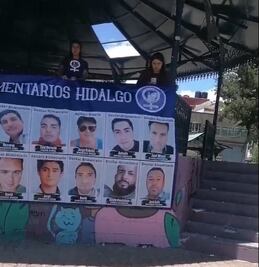 Colocan tendedero y marchan contra padres deudores alimentarios en Pachuca