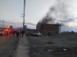 Se registra incendio en inmueble en construcción en Mineral de la Reforma; un lesionado