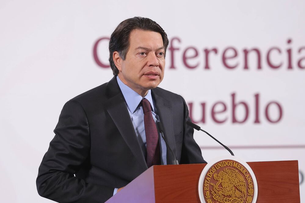 La presidenta Claudia Sheinbaum durante la conferencia matutina desde Palacio Nacional. La acompañan: Mario Delgado, secretario de Educación pública. Foto: Agencia EL UNIVERSAL/Gabriel Pano/RDB.