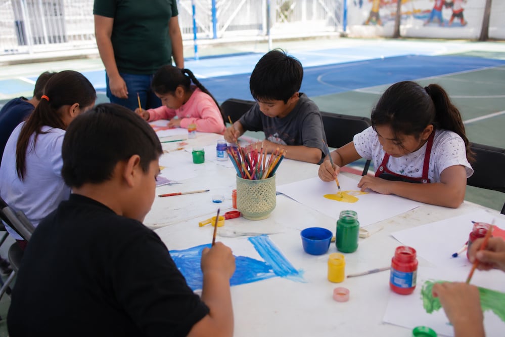 Vacaciones con aprendizaje y diversión | Imagen generada con IA