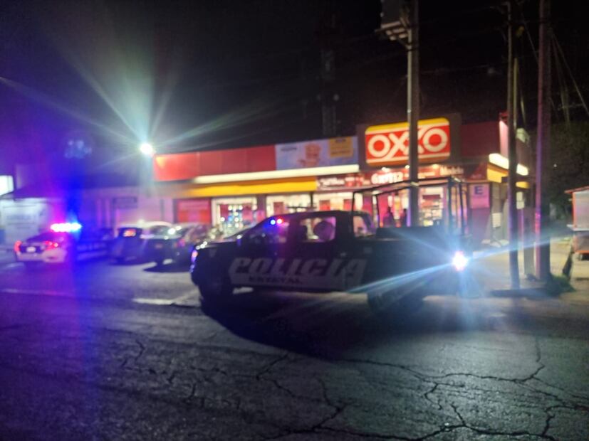 Asaltan Oxxo en colonia Rovirosa, frente a Plaza de Toros | Foto: Especial