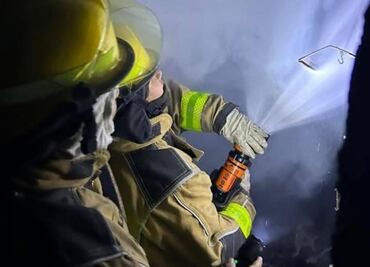 Bomberos sofocan incendio en la colonia Cruz del Cerrito en Pachuca