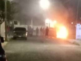 Incendian vecinos de Tulancingo vivienda invadida por presuntos delincuentes