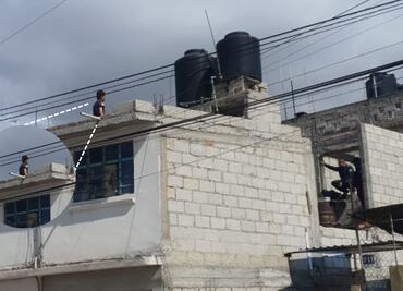 Policía evita que sujeto se lanzara de la azotea