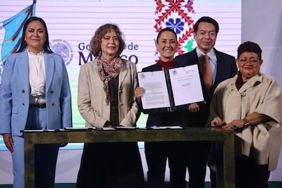 Claudia Sheinbaum firma decretos de educación, inclusión y bienestar social