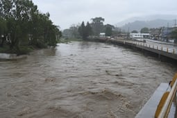 Lluvias mantienen en alerta preventiva a cuatro regiones de Hidalgo por crecida de ríos