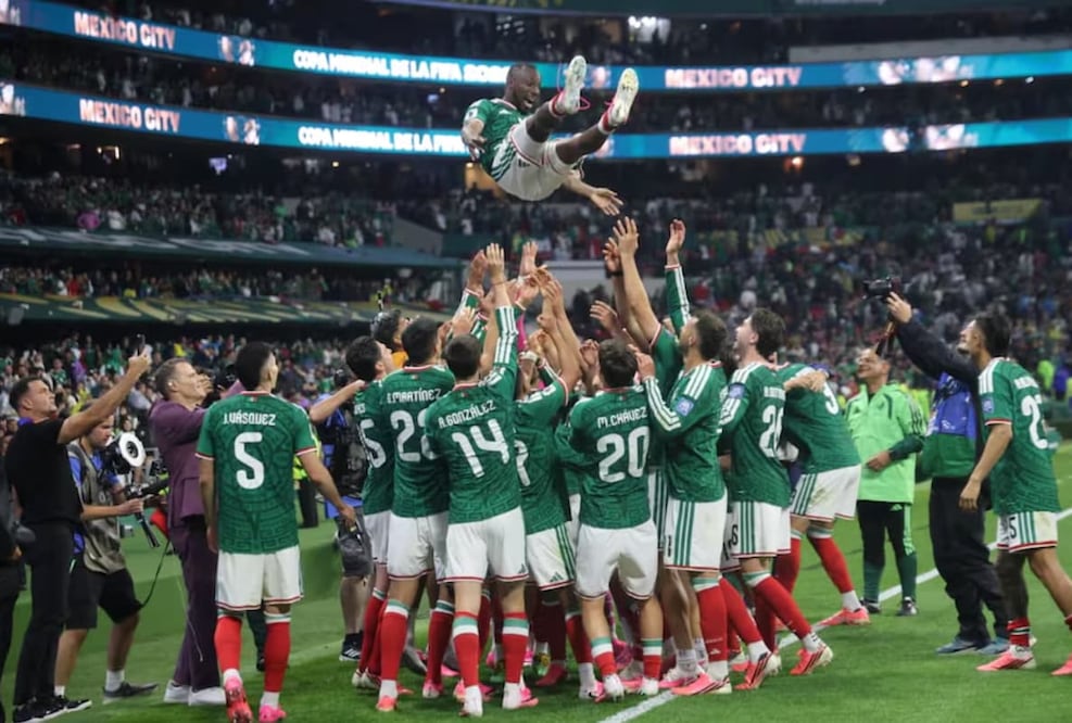 Selección Mexicana en festejo, tras avanzar a los Octavos de Final de la Copa del Mundo de 2026 - Foto: Luis Camacho | EL UNIVERSAL