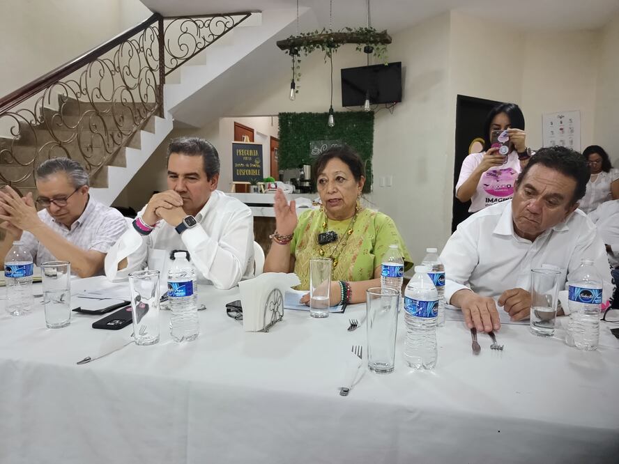 Herendida Gálvez Ruiz mencionó que la candidata a la presidencia de México del PAN-PRI-PRD, todos los días recorre varios lugares de la república y cuenta con una agenda muy apretada, por lo que hasta el momento no tiene alguna fecha para reunirse con la ciudadanía huasteca I Foto Francisco Bautista