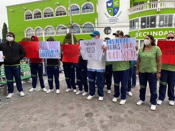 Se manifiestan estudiantes del CEUMH tras irregularidades