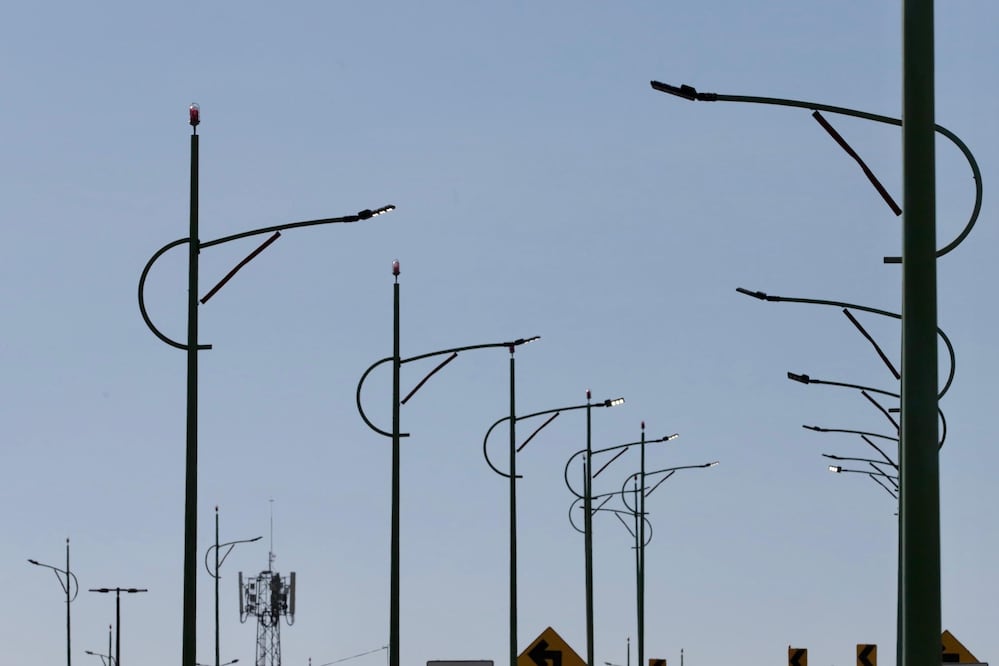 El servicio de luminarias es arrendado y son 21 mil 800 las consideradas; otras 8 mil son propiedad del municipio I Foto: Luis Soriano