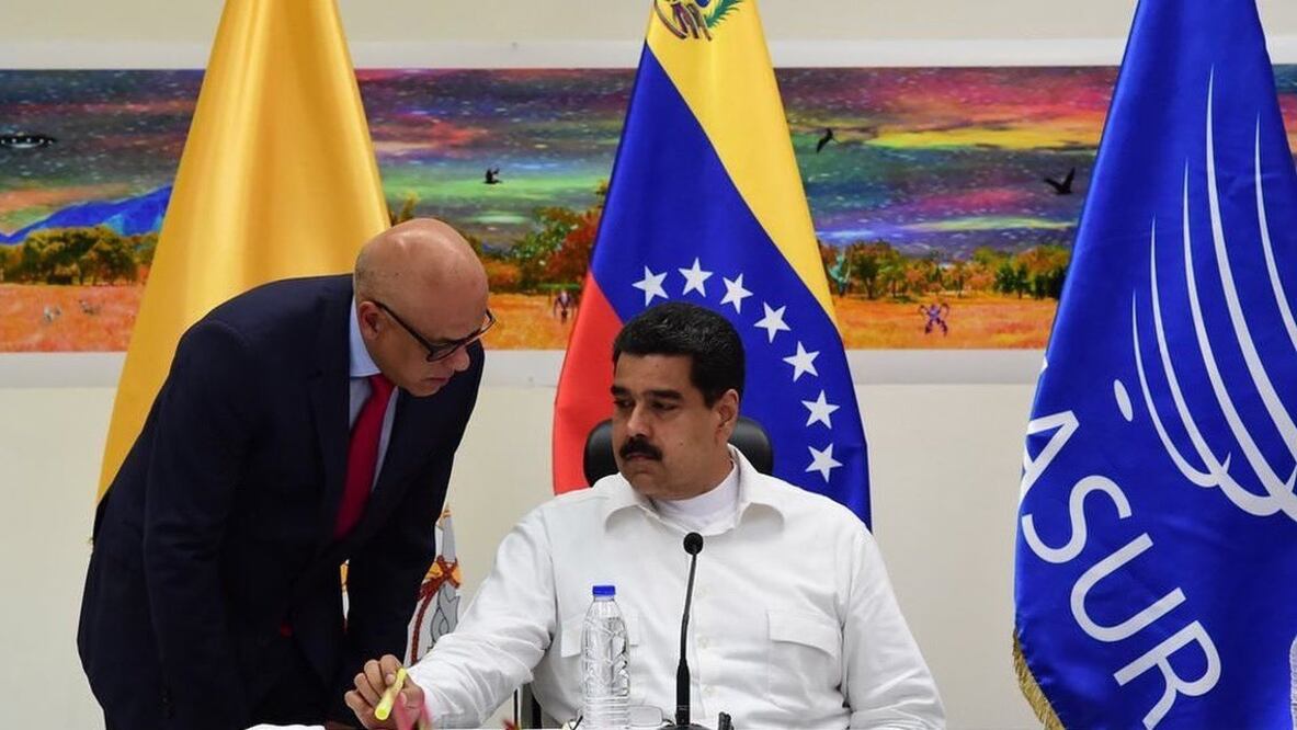 El presidente venezolano, Nicolás Maduro, hablando durante un mensaje televisado en Caracas. Maduro pidió este jueves un "voto de confianza" para lograr la reelección el 28 de julio. Foto: Especial