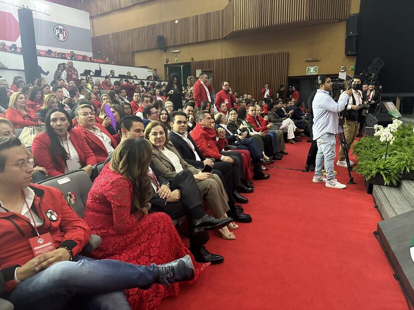 Alejandro Moreno y Carolina Viggiano se perpetúan en el PRI | Foto: Especial