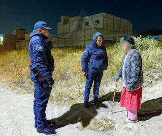 Policías de Pachuca rescatan a adulta mayor extraviada en La Loma