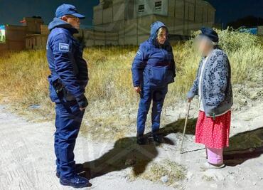 Policías de Pachuca rescatan a adulta mayor extraviada en La Loma