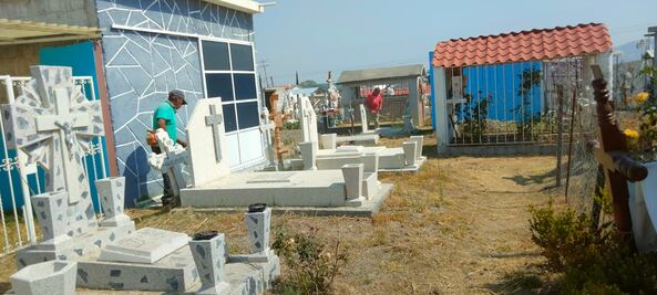 Esperan más de 5 mil visitantes en panteones de Santiago Tulantepec por Día de las Madres