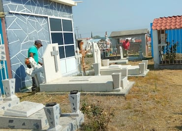 Esperan más de 5 mil visitantes en panteones de Santiago Tulantepec por Día de las Madres