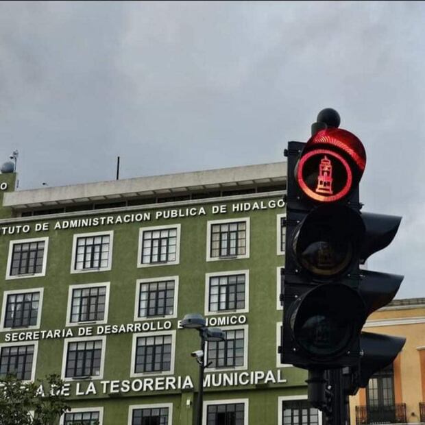 Modernización de semáforos en Pachuca; el Reloj Monumental ahora guía el tránsito en la capital | Facebook: Pachuca “la bella airosa”