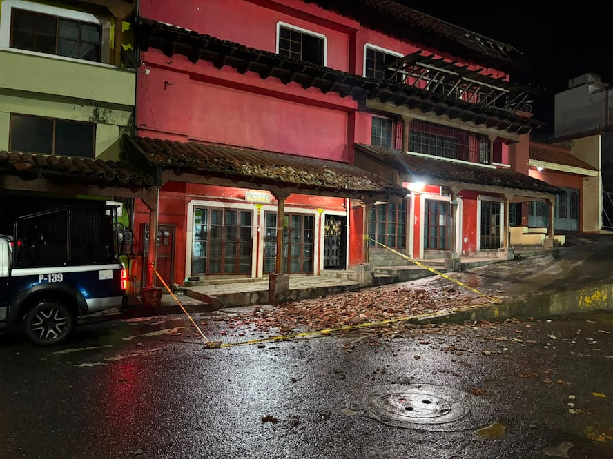 Colapsa techado del Centro Histórico de Huejutla I Foto: Francisco Bautista