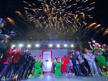 Fotos: Inauguran pista de hielo junto al Reloj Monumental de Pachuca