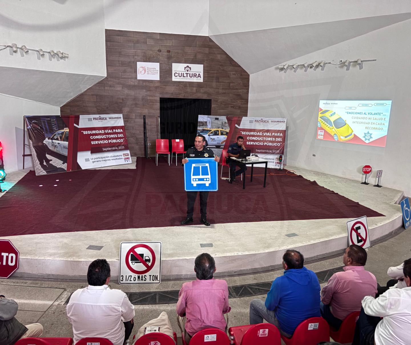 Capacitan a operadores del transporte público en Pachuca para ...