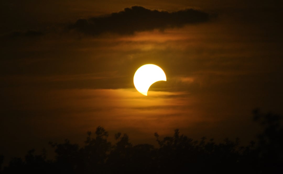 Un eclipse solar se produce cuando la Luna se coloca entre la Tierra y el Sol | Foto: Pixabay