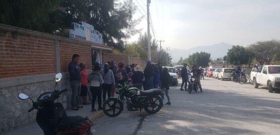 Ejidatarios retienen a funcionarios de la SEPH en primaria de Francisco I. Madero