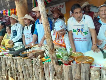Barbacoyeros de Actopan realizan degustación como preámbulo del concurso y la feria