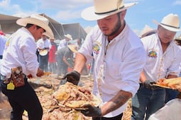 Dajiedhi en Actopan Hidalgo celebra 50 años de su feria con el horno de barbacoa más grande del mundo