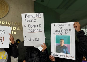 Familiares de policía asesinado exigen justicia frente a juzgados de Pachuca