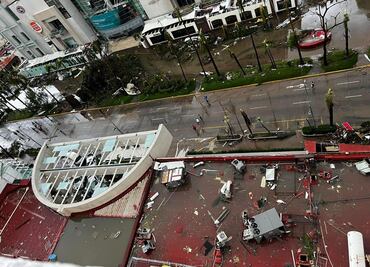 Negocios destruidos y palmeras derribadas en costera Miguel Alemán