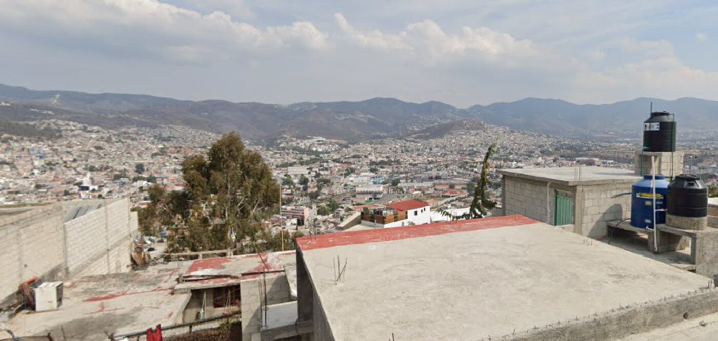 El hombre perdió la vida mientras era atendido por paramédicos. Foto: Google Maps