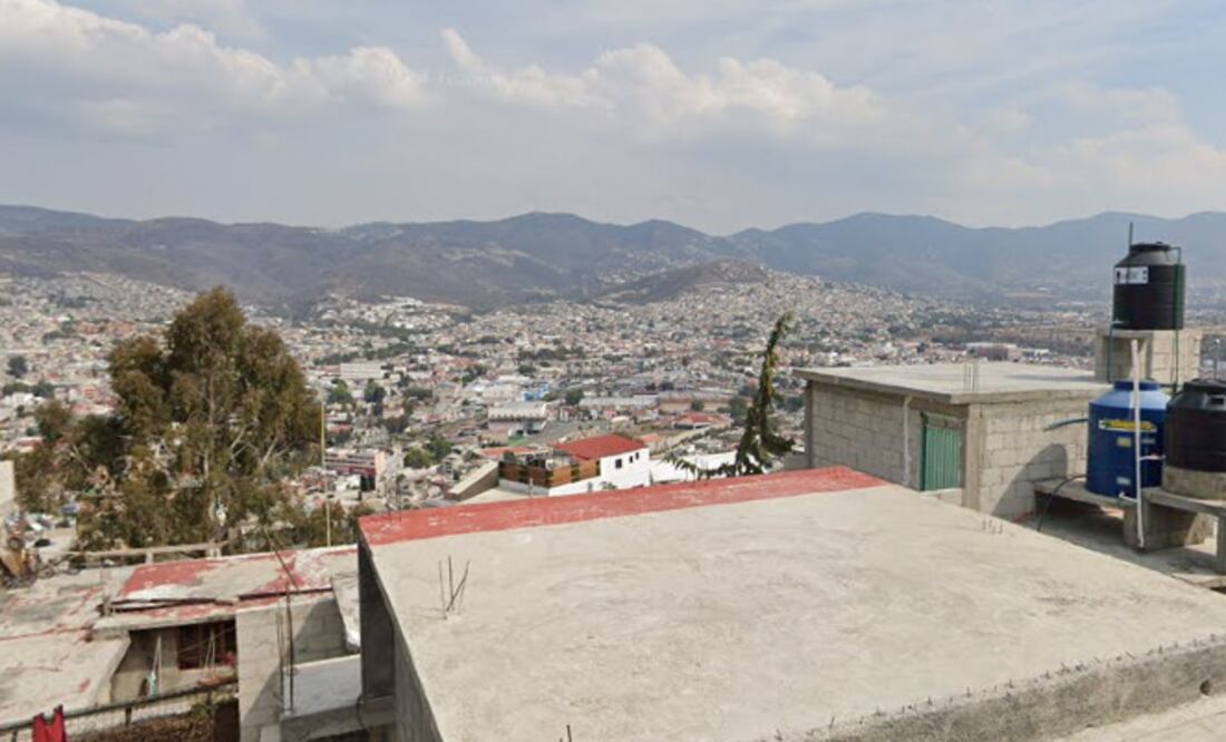 El hombre perdió la vida mientras era atendido por paramédicos. Foto: Google Maps