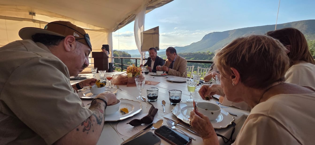 Alumnos de quinto cuatrimestre de la UTVM unidad Tezontepec de Aldama realizaron su Proyecto Integrador como homenaje al maestro Byron Gálvez. I Foto: Cortesía